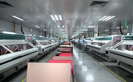 小微科技電路日立鉆機(jī)